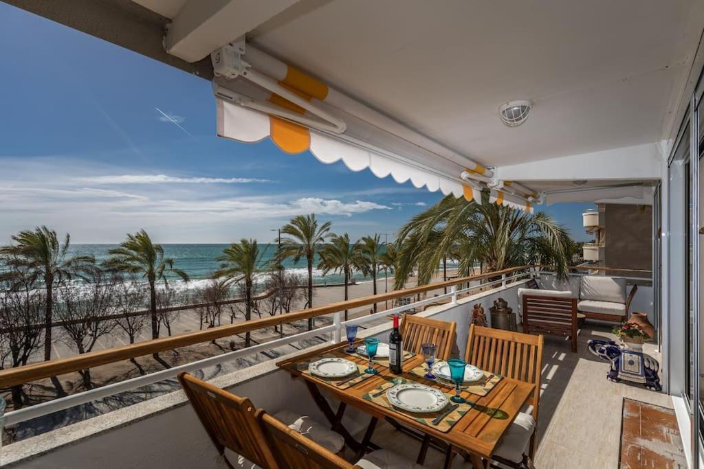 Beachfront/strandwohnung In , Spanien Апартаменты Калафелл